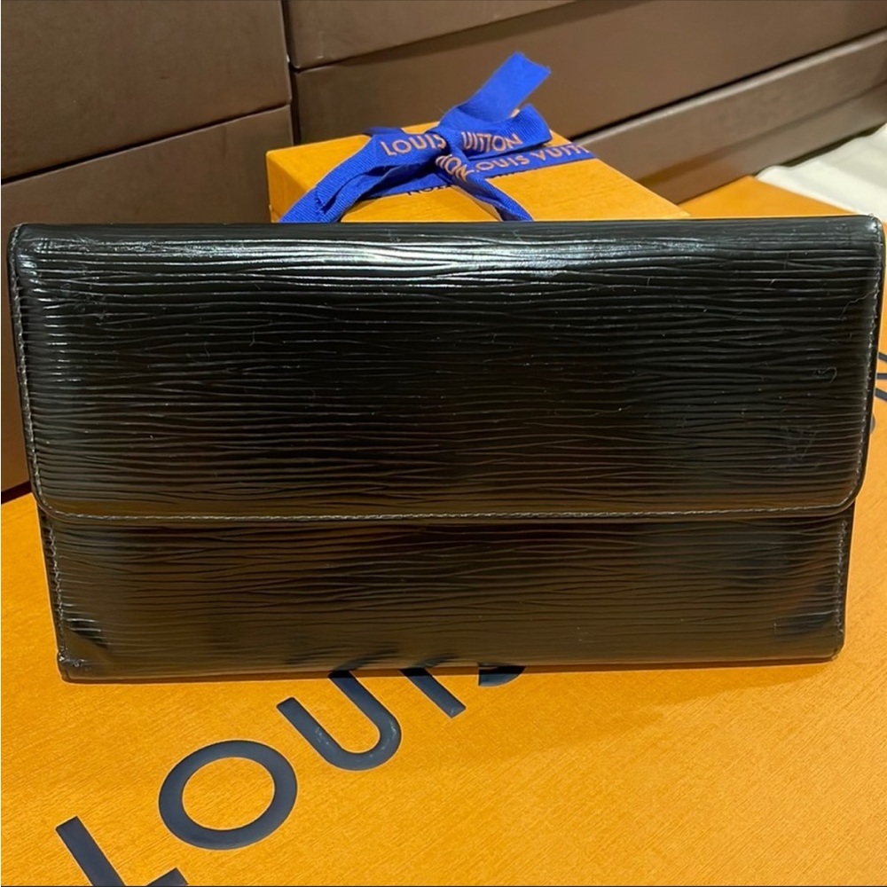 Louis Vuitton Black Epi Long Portefeuille Sarah Wallet